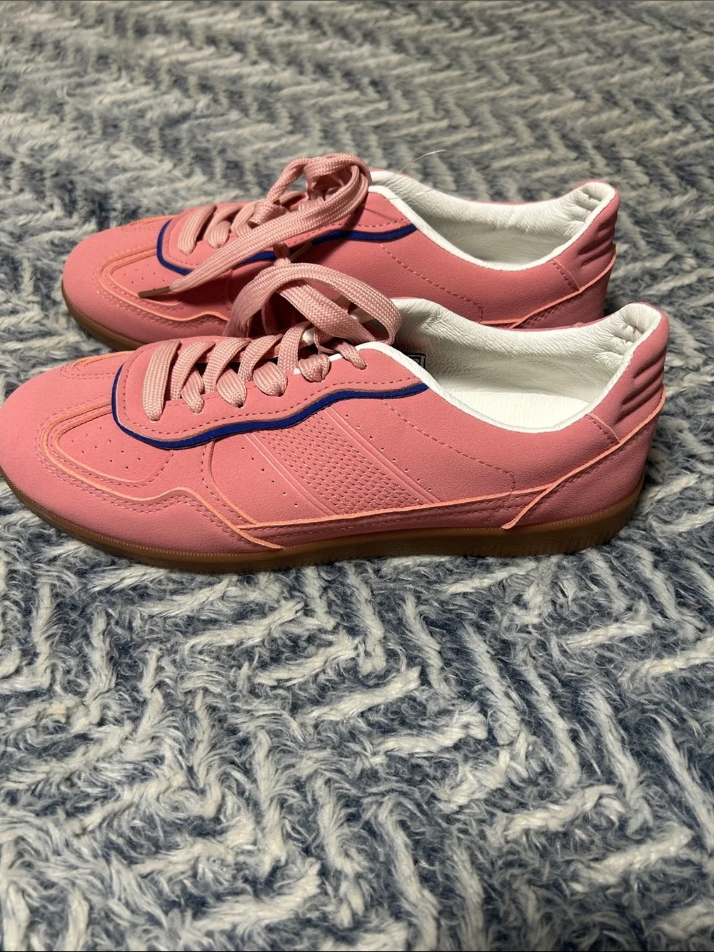 RACHEL Rachel Roy Riz Women’s Pink Sneakers with Blue Trim NWOT